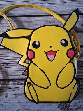 Pikachu Pokemon Purse, GUC nerdy anime gaming bag discontinued Thinkgeek